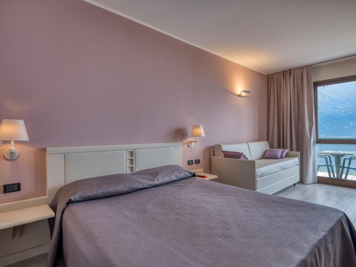 לימונה סול גרדה Hotel San Pietro מראה חיצוני תמונה